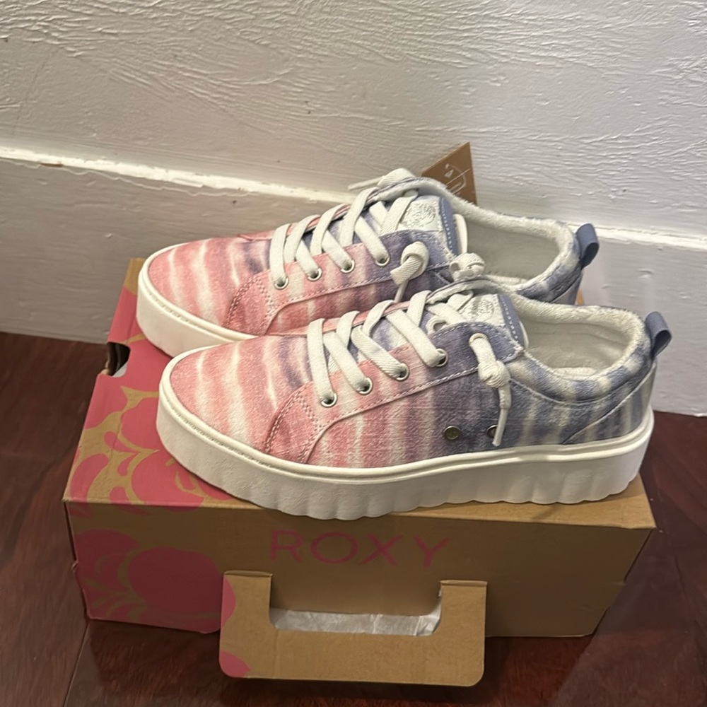 Roxy sneakers